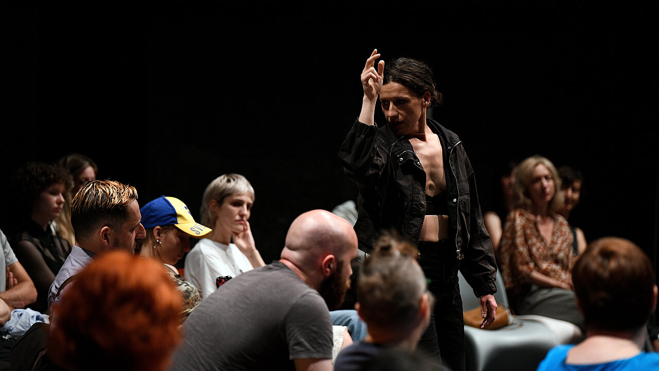 Viktorija Ilioska in the midst of the audience
