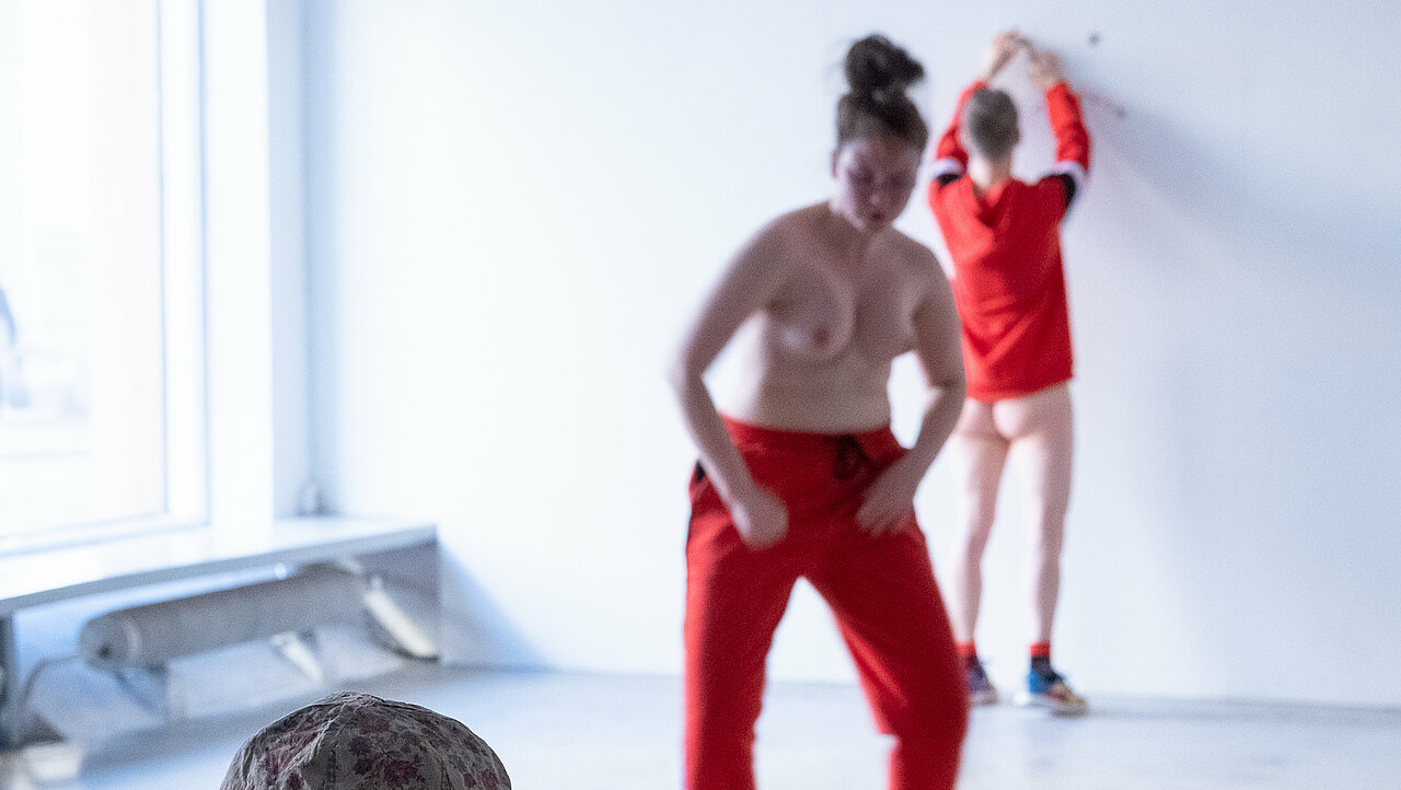 2 Performer in the background, technician in the foreground