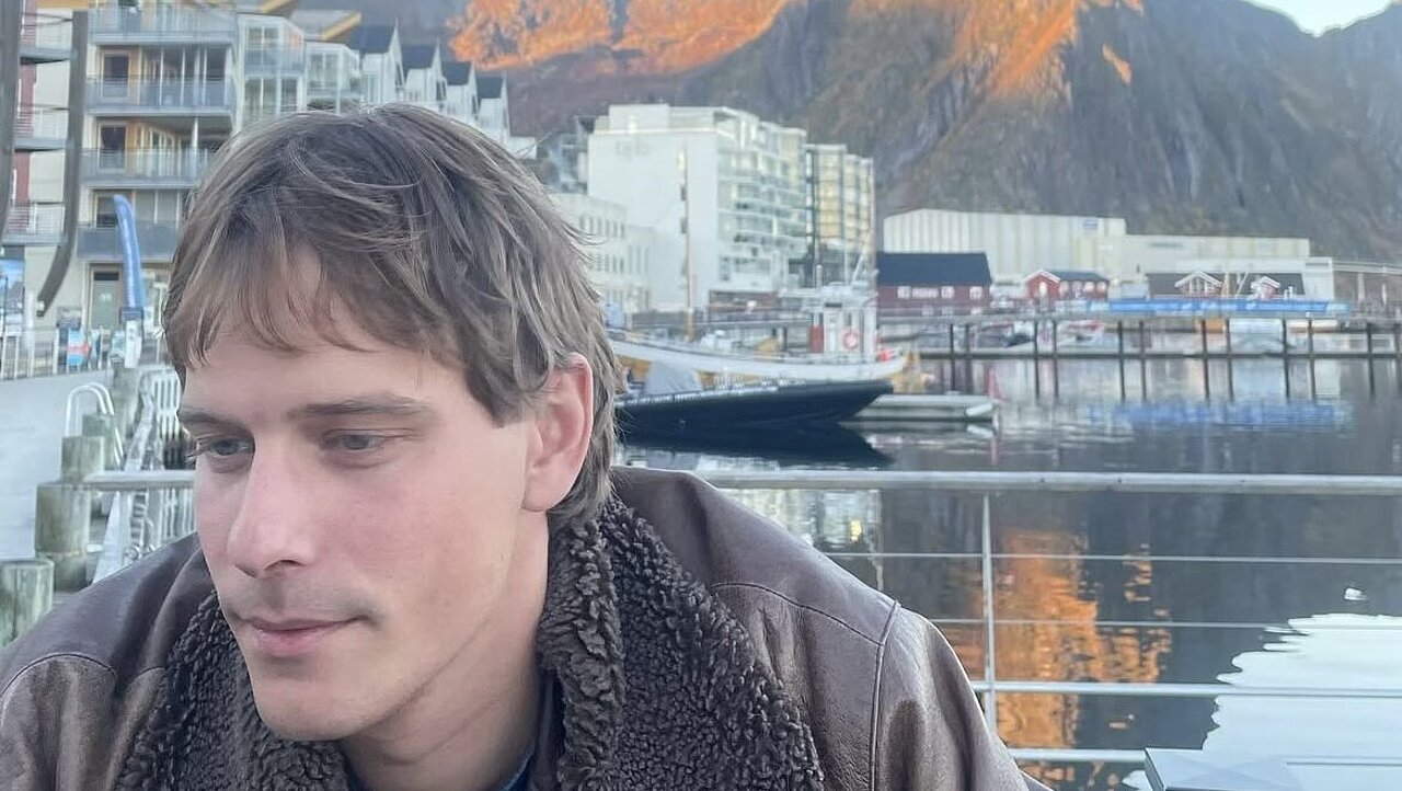 Hampus Bergander in the lower left corner of the picture, in the background, mountains in the sun, ships and houses.