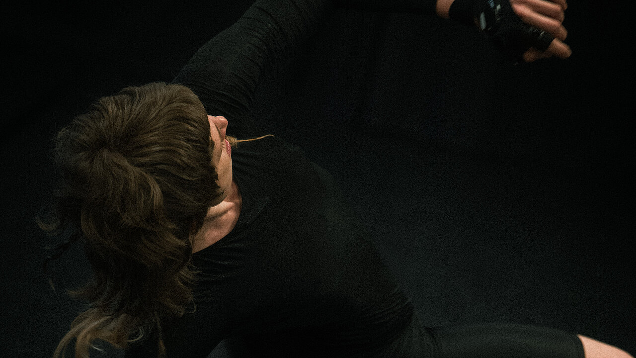 Hunt by Helén Tamaskó, black box performance